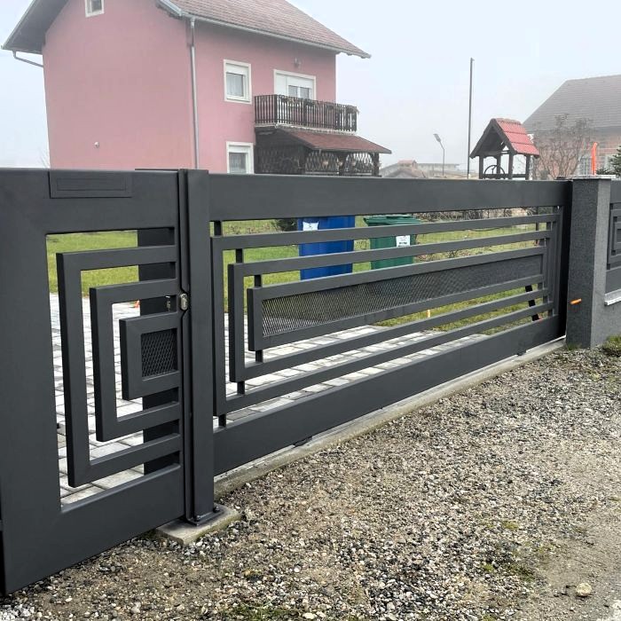 Klizna dvorišna ograda od čelika