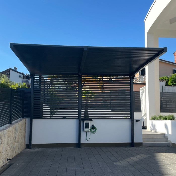 Nadstresnica iznad parkirnog mjesta