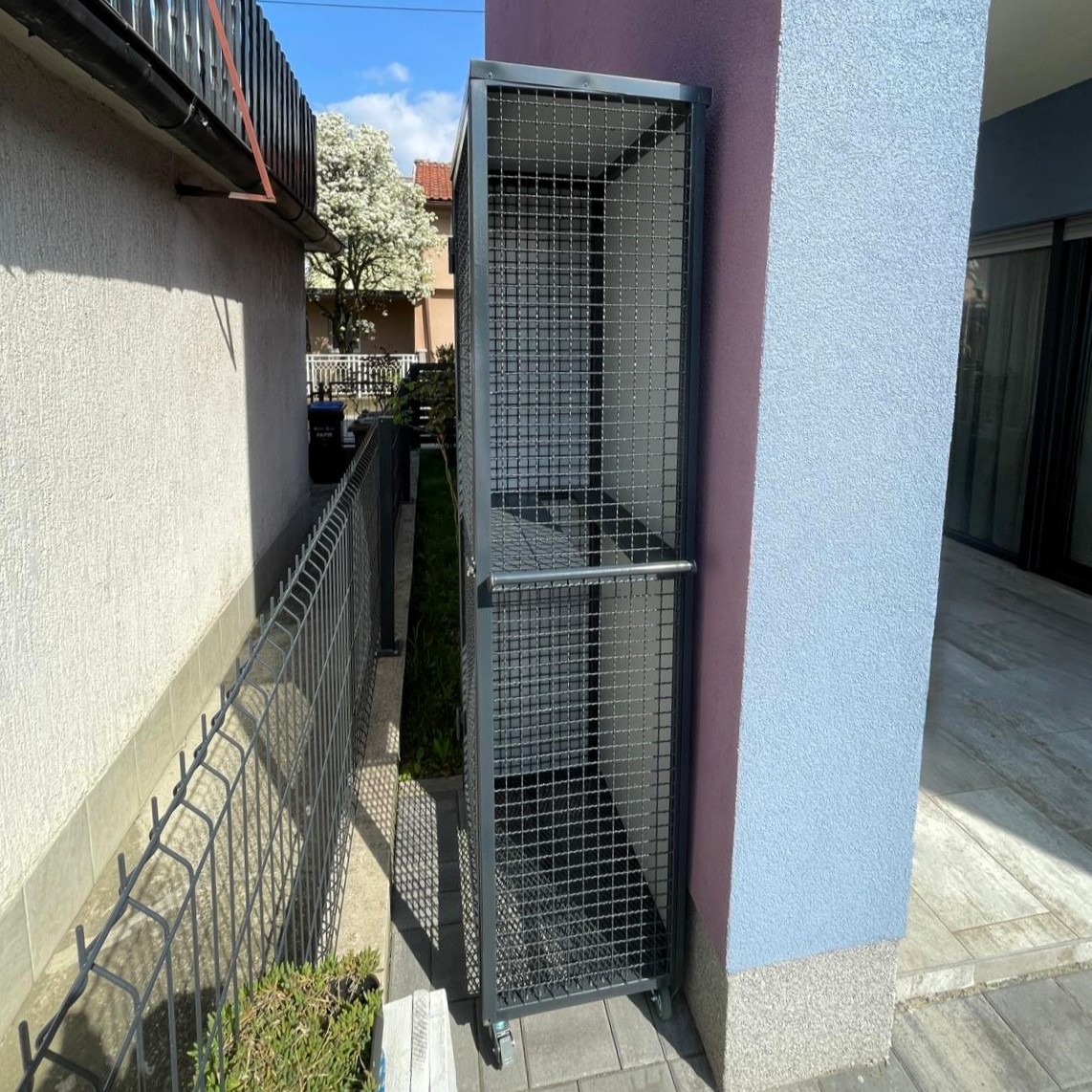 mrežasti boks na kotičićima