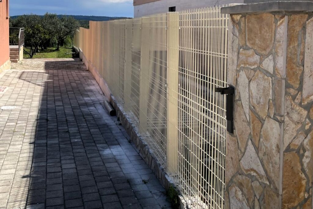 mrežna konstrukcija ograde za granulat