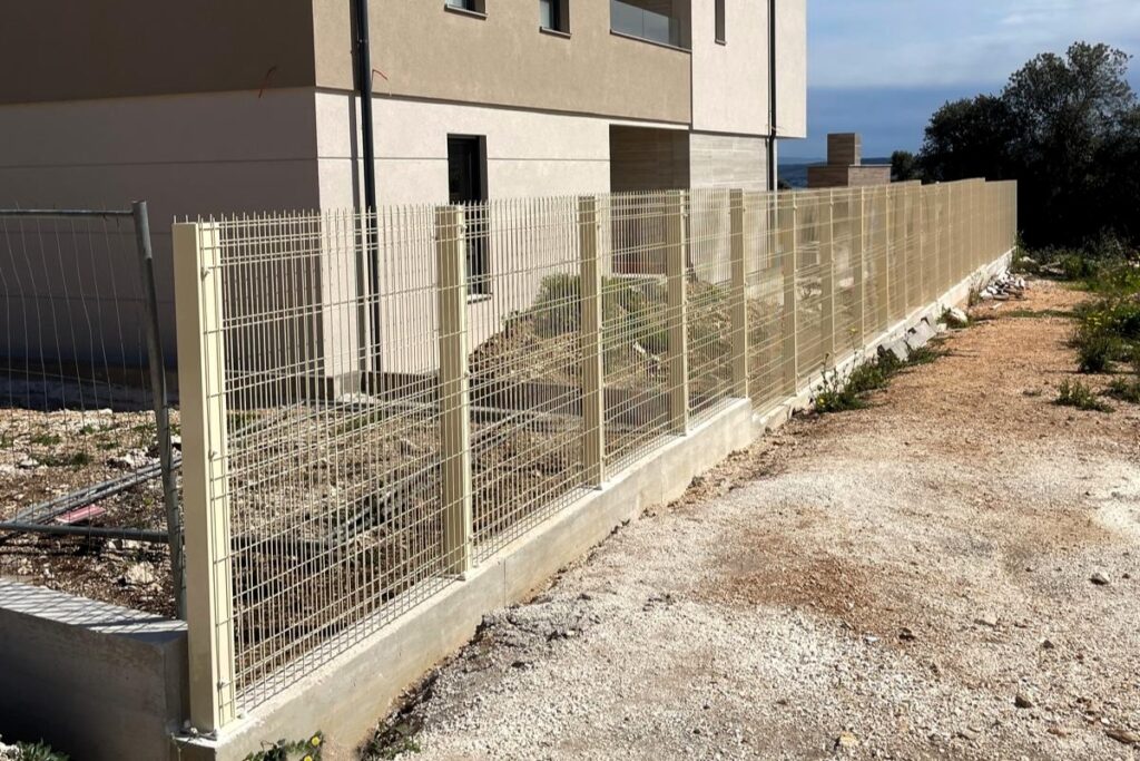 mrežna konstrukcija ograde za granulat